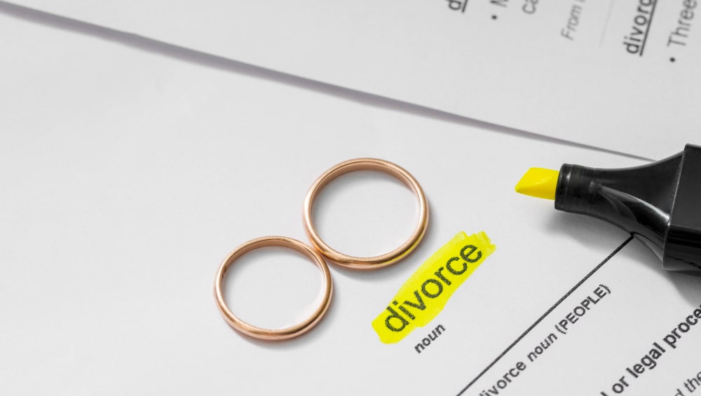 A person highlight divorce and the Issues related to International divorce